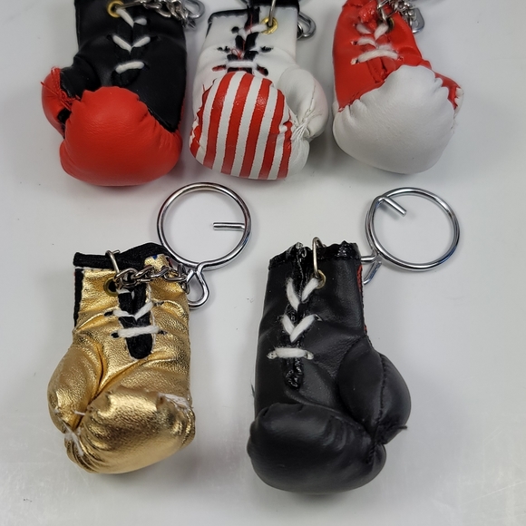 Set of 5 Ringside Boxing Glove Keychain Rings. - Picture 2 of 3